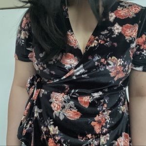 🍓 GEORGE BLACK VELVET MINI FLORAL DRESS WITH RUFFLES & V-NECK CUT IN SIZE L